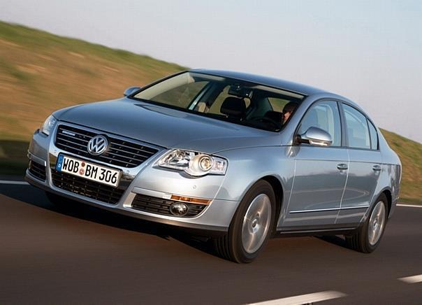 100 Kilometer Fahren für nur 4,27 Euro - das geht mit dem VW Passat TSI EcoFuel (Limousine mit DSG-Getriebe). Foto: Volkswagen